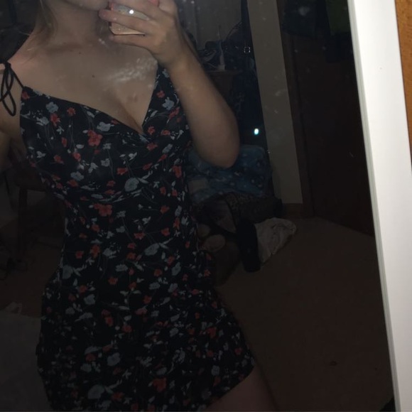 Beginning boutique dress - Picture 2 of 3